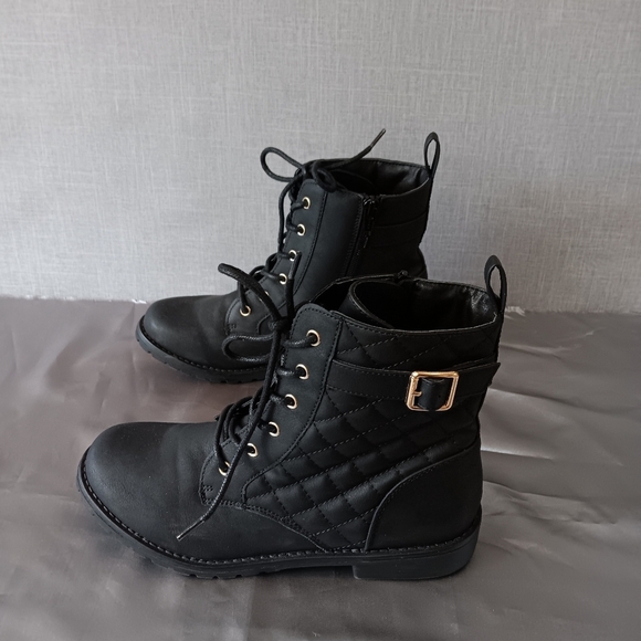 Place Black Boots Size 6 Y2K Grunge Hipster Motorcycle Biker Combat Gold Zip Lac - Picture 4 of 17